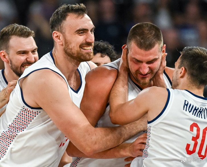 客场比赛中逆袭成功,送给对手第一次败绩(客场夺冠) 客场比赛中逆袭成功,送给对手第一次败绩(客场夺冠)