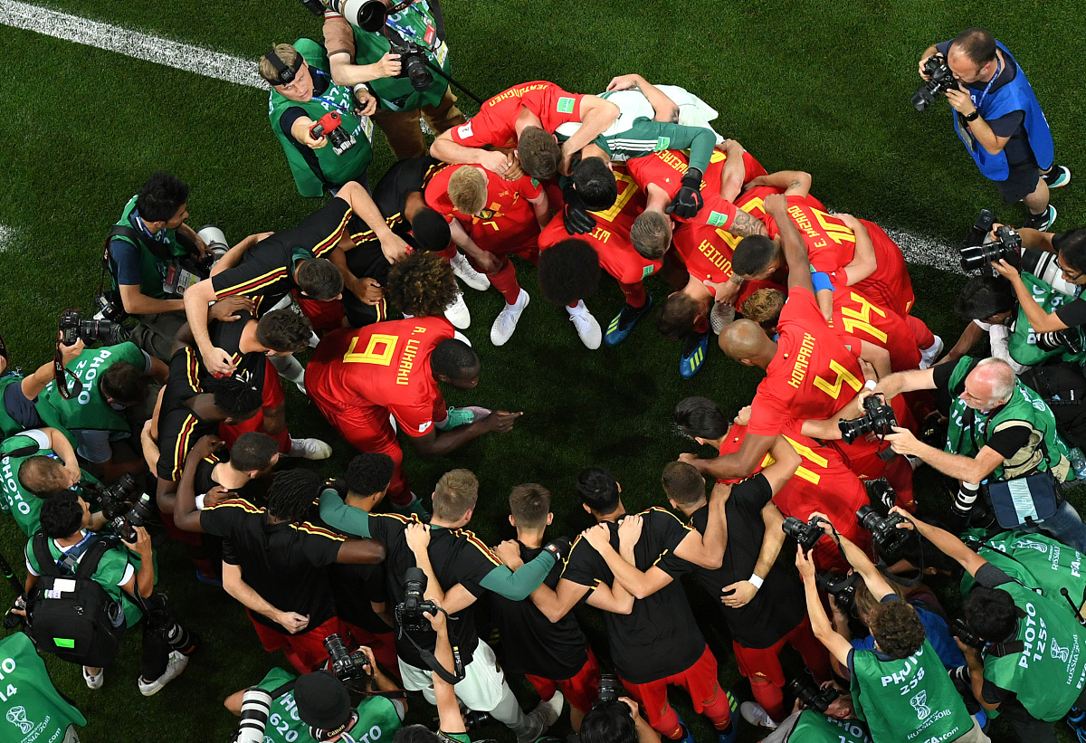 米乐官网-欧洲足球联赛掀起热潮，球迷狂热支持