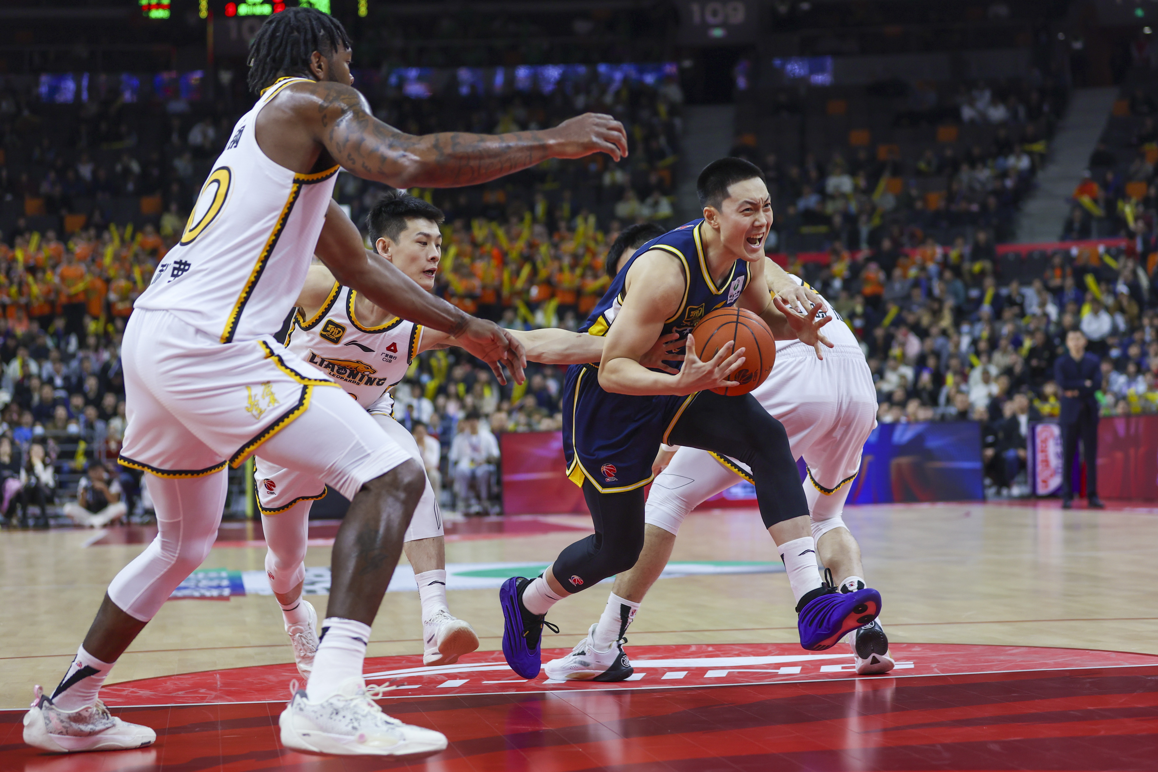 辽宁男篮实力出击,轻松战胜对手 辽宁男篮实力出击,轻松战胜对手