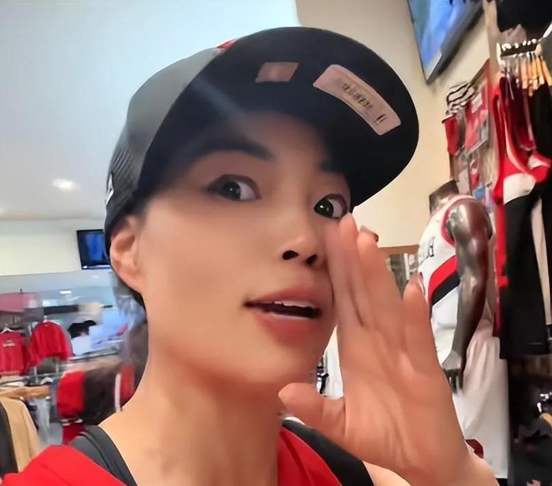 米乐官网-新型球衣发布，引发球迷抢购热潮(新型球衣发布,引发球迷抢购热潮的原因)