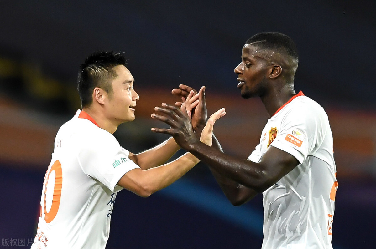 里昂新援首秀助攻建功,客场轻取南特(法甲南特与里昂) 里昂新援首秀助攻建功,客场轻取南特(法甲南特与里昂)